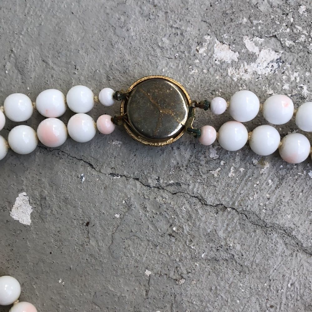 Vintage  white  facet necklace - Picture 4 of 7